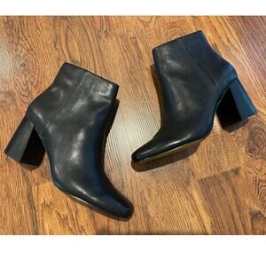 Bella Vita Women's Wilma Stacked Heel Leather Ankle Boot Black Size 7.5 NWOB
